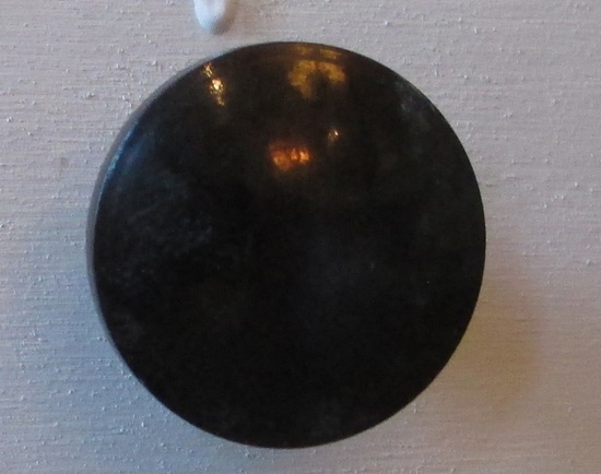 Bakelit knopp i svart (plast)