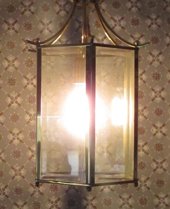 Klassisk lampa i mässing