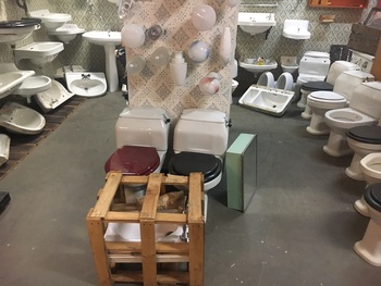 Gamla wc stolar i olika storlekar