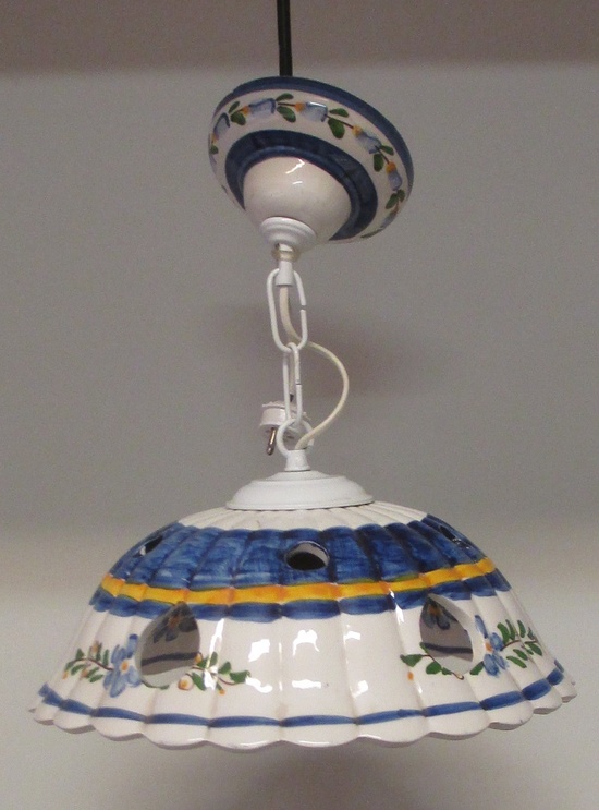 Unik lampa med målat porslin