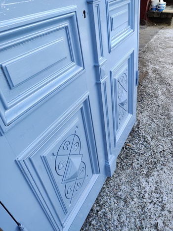 Dubbeldörr blå 121 x 248 cm, finns på Överjärva