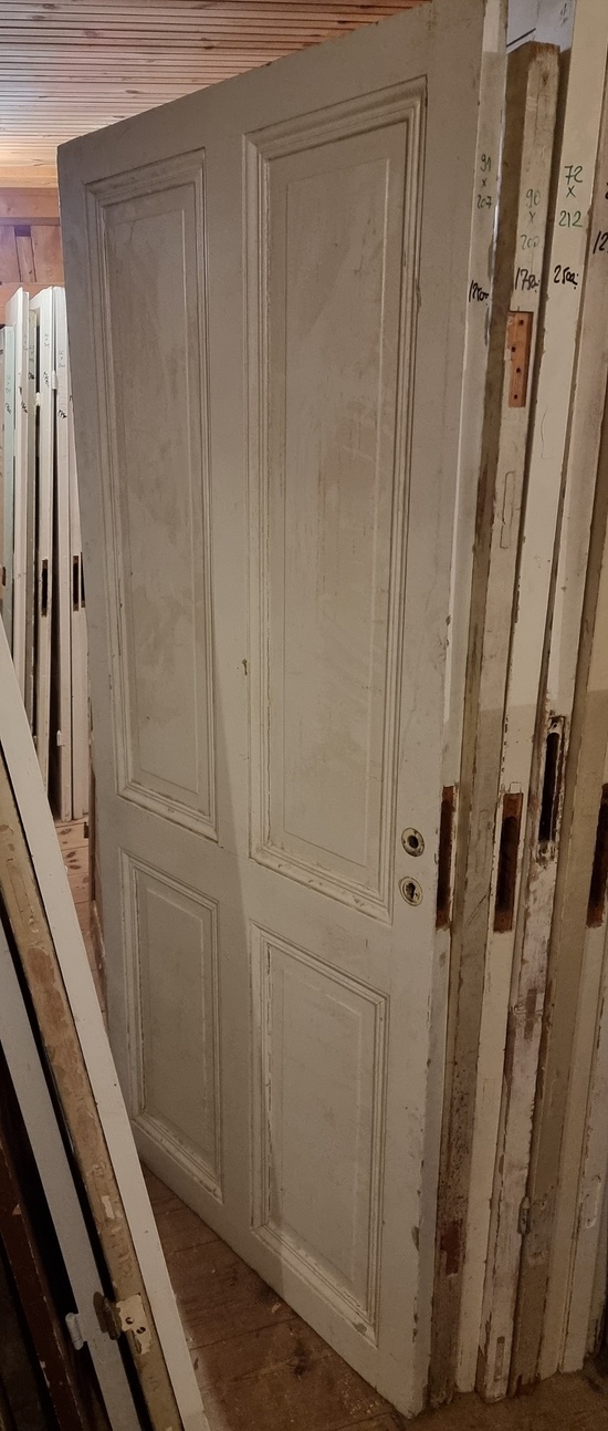 Enkeldörr 91 x 207 cm, finns på Överjärva