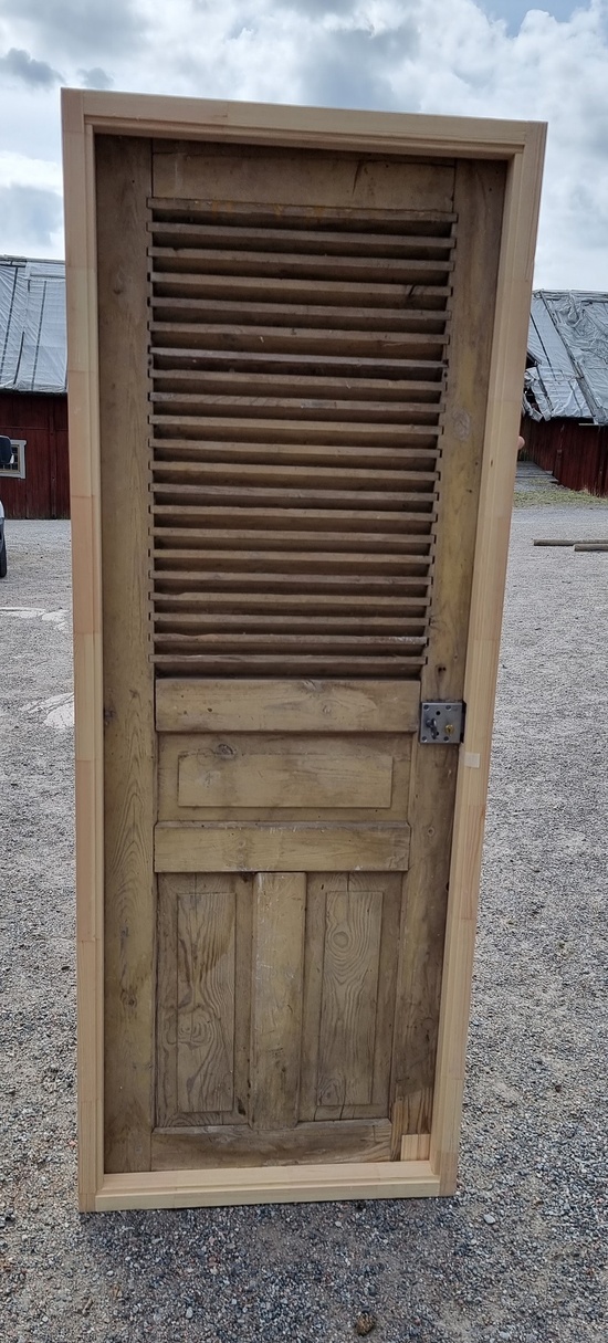 Enkeldörr med ventilation 73 x 190, Finns i Överjärva