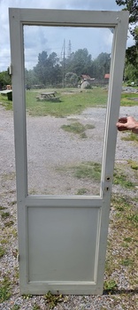 Enkeldörr med glas 68 x 204, finns på Överjärva