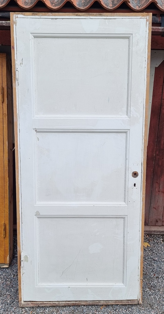 Enkeldörr med karm 95 x 210 cm, Finns på Överjärva