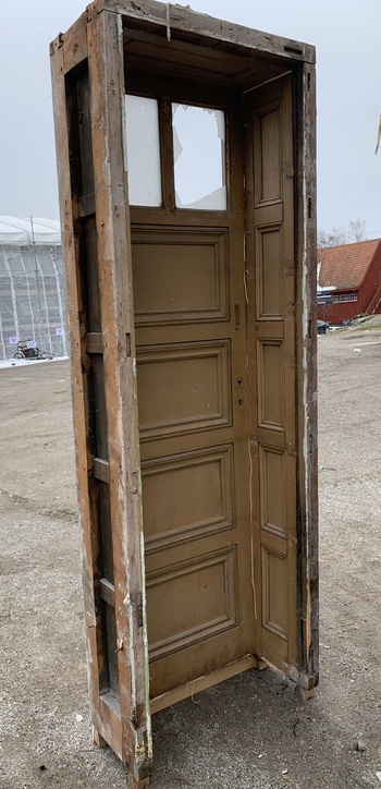 Dörr med karm 80x227 cm, finns i Överjärva