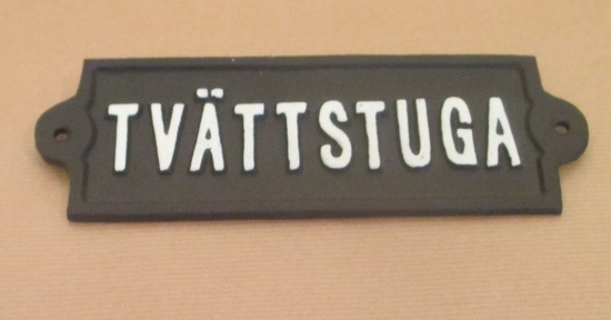 Gjutjärnsskylt: Tvättstuga