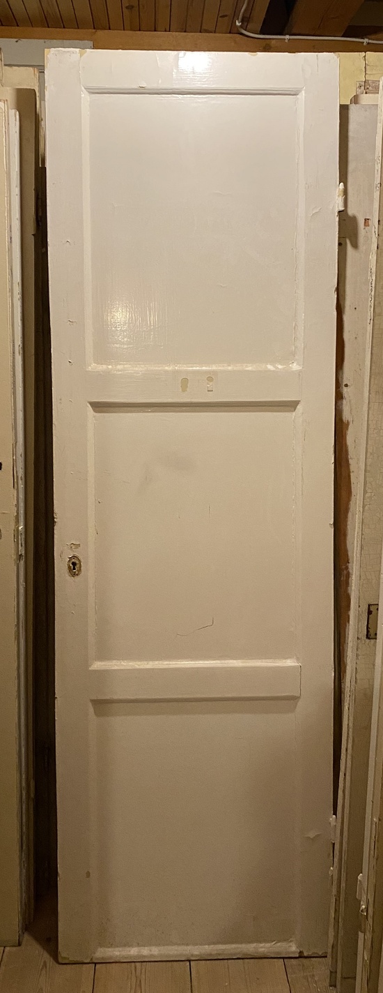 Dörr 64 x 205 cm, finns i Överjärva