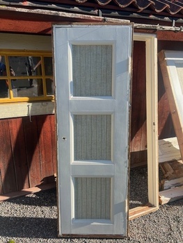 Dörr 68,5 x 197,5 cm, finns i Överjärva