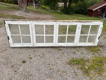 Fönster 257,5 x 78 cm, finns i Överjärva