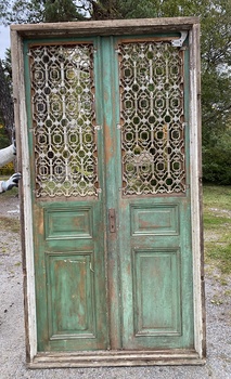 Dörr 130 x 244 cm, finns på Överjärva