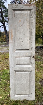 Dörr 60 x 222 cm, finns i Överjärva