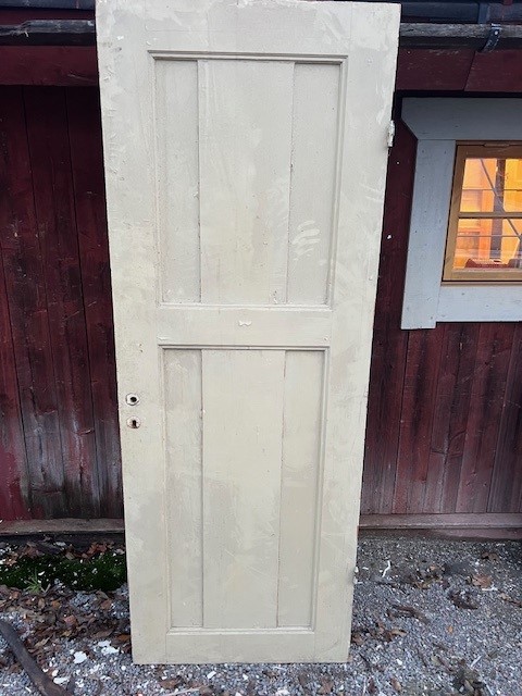 Dörr 77 x 207 cm, finns i Överjärva