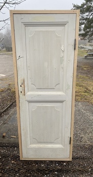 Dörr 71,5 x 187 cm, finns i Överjärva