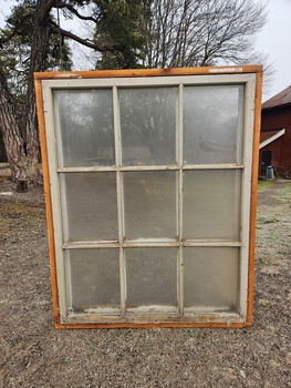 Fönster med karm, 123x153, finns på Överjärva