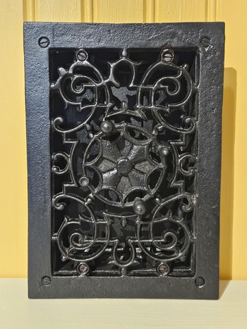 Öppningsbar ventil, 18,5x26,5x5,5, finns på Överjärva Byggnadsvård