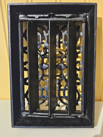 Öppningsbar ventil, 18,5x26,5x5,5, finns på Överjärva Byggnadsvård