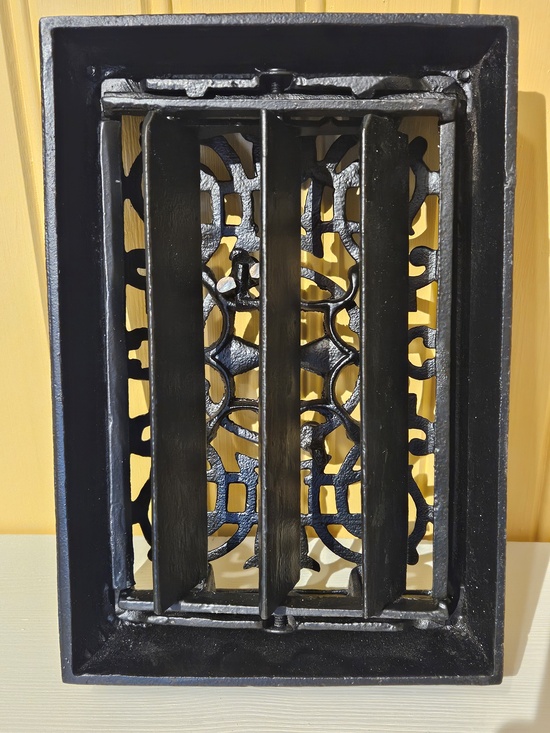 Öppningsbar ventil, 18,5x26,5x5,5, finns på Överjärva Byggnadsvård