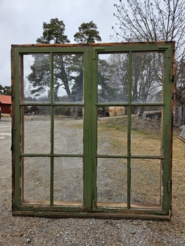 Fönster med karm, 125x134, finns på Överjärva