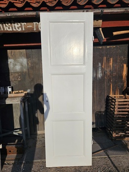 Enkeldörr 67x212cm, finns på Överjärva