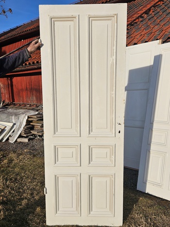 Enkeldörr 76x210 och 76x209, finns på Överjärva