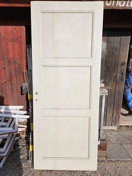 Dörr 80x203cm, finns på Överjärva