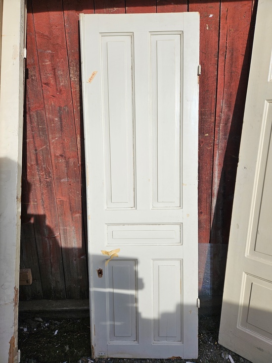 Dörr 55x176cm, finns på Överjärva