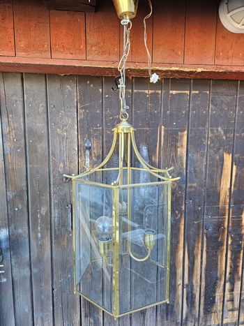 Taklampa, från 1950kr finna på Överjärva