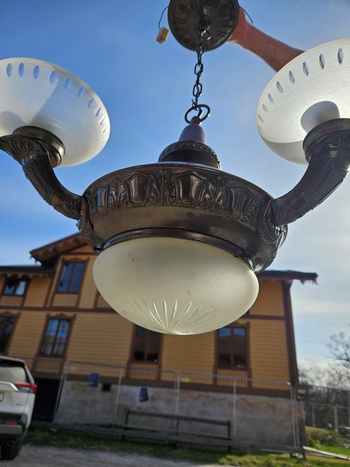 Taklampa, finna på Överjärva
