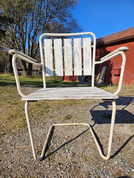 Trädgårdsstolar, finns på Överjärva