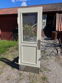 Svängdörr, 203,5 x 72,5cm, finns på Överjärva