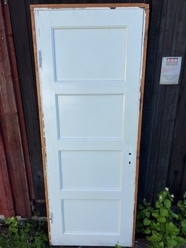 Enkeldörr med karm, 210x82cm, finns på  Överjärva