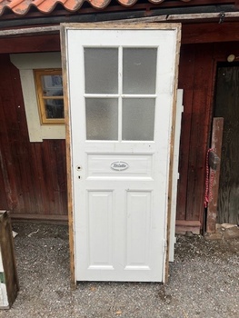 Dörr 81 x 205 cm, finns i Överjärva