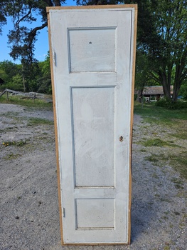 Enkeldörr med karm, 61,5x192cm, finns på Överjärva