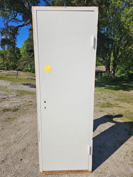 Enkeldörr med karm, 72x210cm, finns på Överjärva