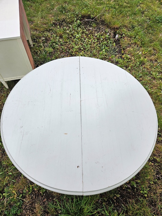 Bord, matbord, avlastningsbord, 117dia, 78hög, finns på Överjärva