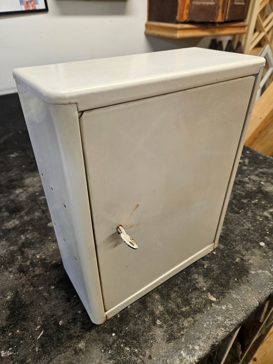 Badrumsskåp, väggskåp, 24,5x11,5x30,5, finns på Överjärva
