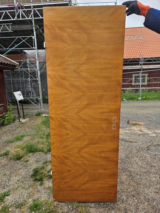 Enkeldörr, funkis, 73x202, finns på Överjärva