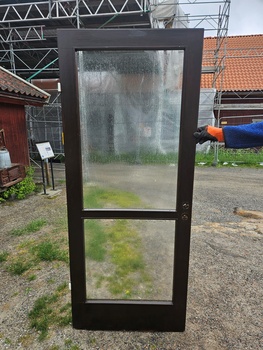 Enkeldörr med glas, 83x202, finns på Överjärva