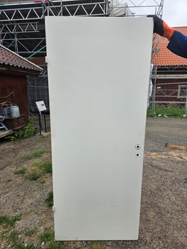 Enkeldörr, funkis, 83x202, finns på Överjärva