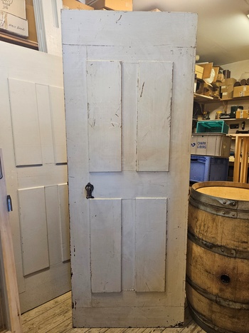 Enkeldörr, 76,5x198, finns på Överjärva.