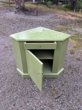 Hörnskåp, finns på Överjärva