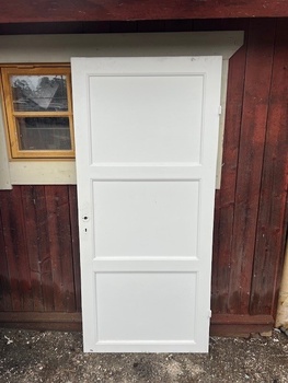 Enkeldörr, 82,5x183, finns på Överjärva