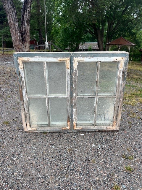 Fönster med karm, 81,5x101, finns på Överjärva