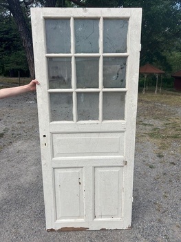 Enkeldörr med glas, 84x198, finns på Överjärva