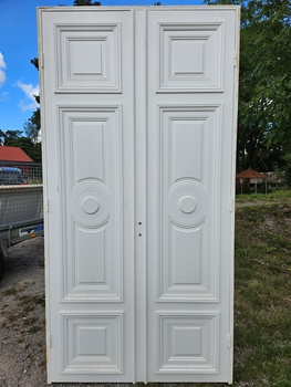 Pardörr med karm utan tröskel, 128x215, finns på Överjärva.