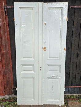 Pardörr 114x237, finns på Överjärva byggnadsvård