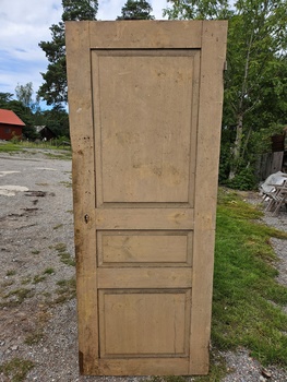 Enkeldörr 76x192, finns på Överjärva byggnadsvård