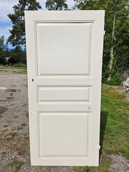 Enkeldörr, 88x187, finns på Överjärva byggnadsvård