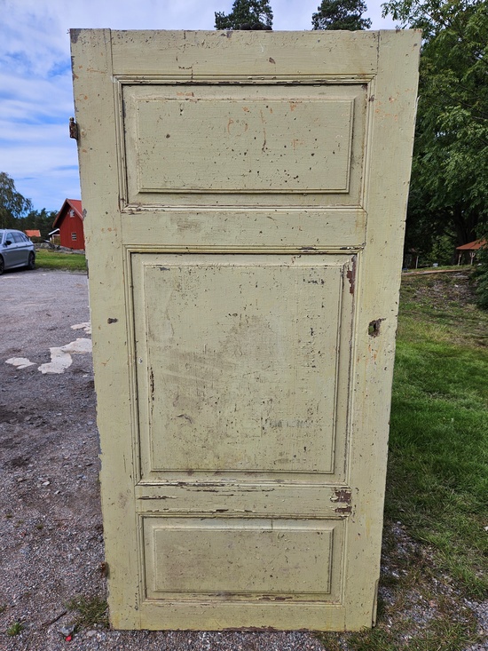 Enkeldörr, 89x180, finns på Överjärva byggnadsvård